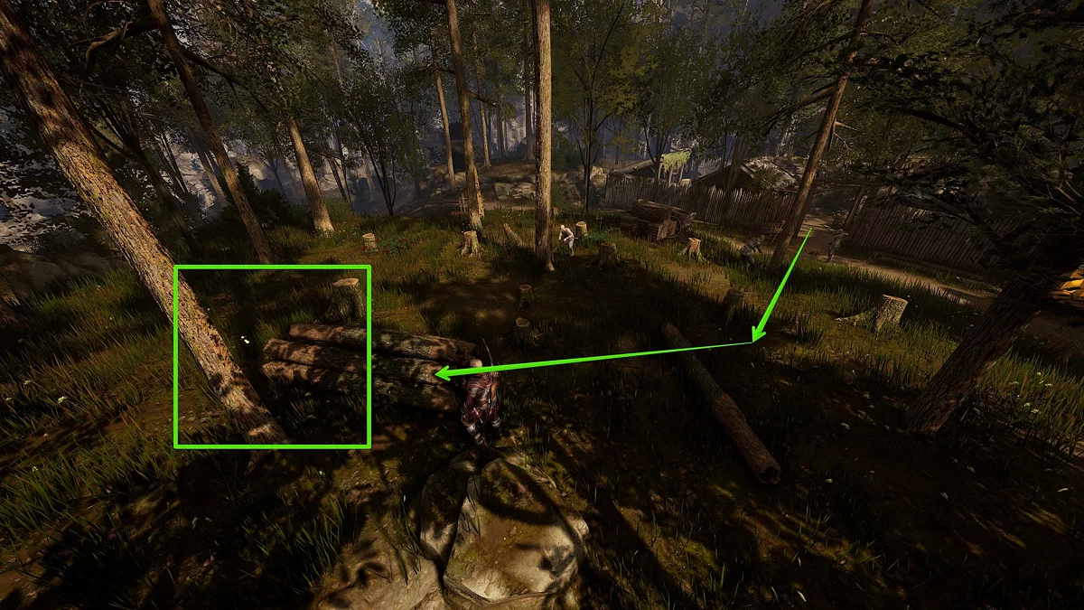 Треснувшая бутылка водки за необработанными бревнами в зоне лесозаготовки