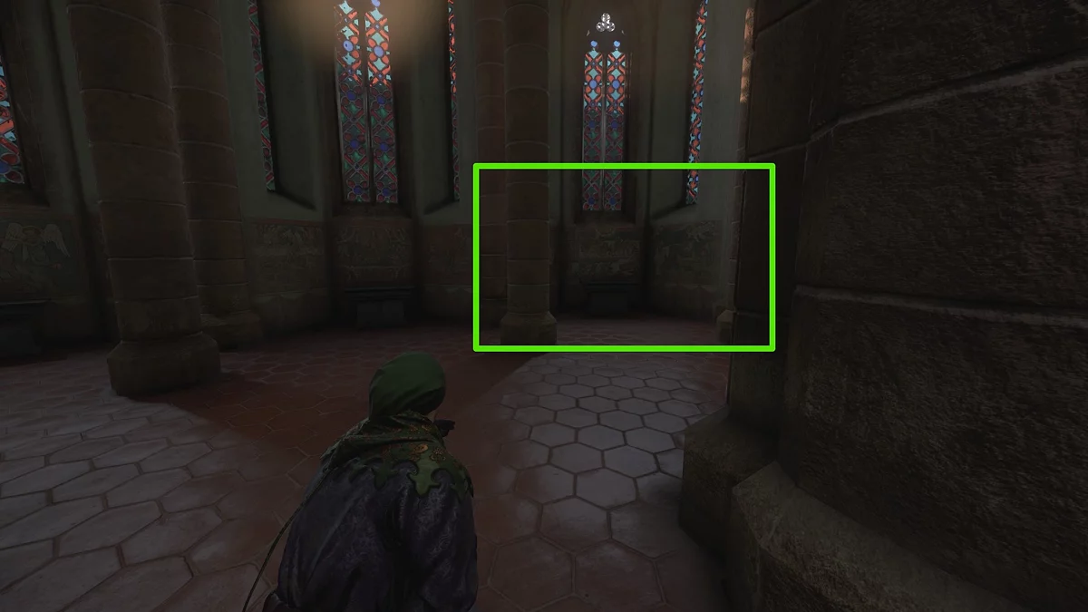 Фрески на стене храма с изображением герба Бавора на первом часу циферблата