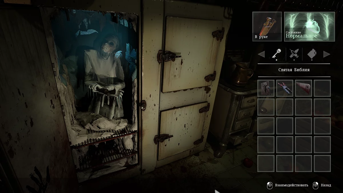 Деревянная дверь с синим символом ведущая на кухню