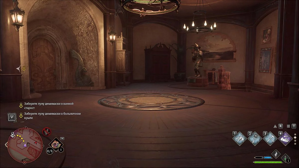 Восьмой шкаф в холле у ванной комнаты