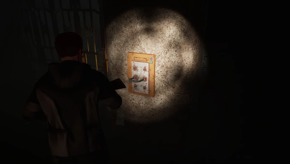 Предохранитель на полке в складе электроприборов