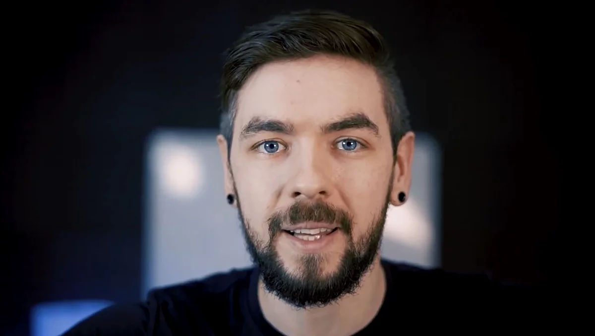 Шон Маклафлин (Jacksepticeye) — голос Громилы в игре Dispatch