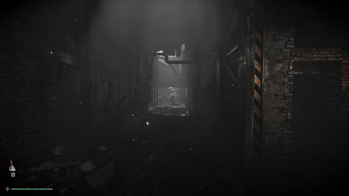 Заражённый гуль патрулирует зал