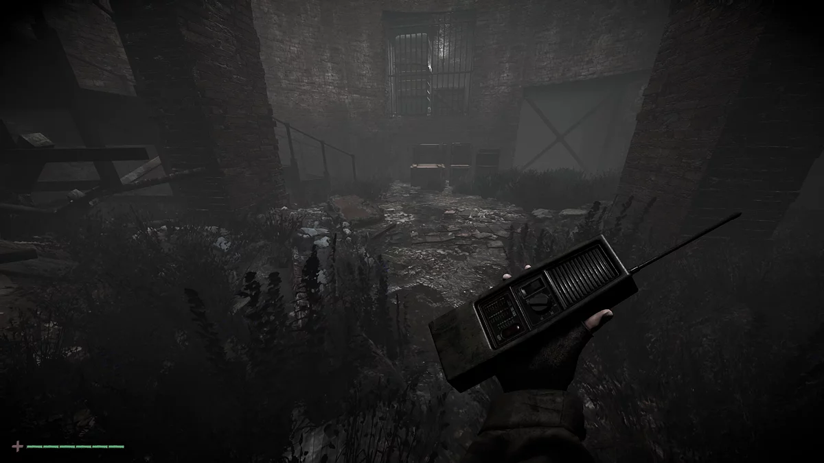 Просторный зал с винтовой лестницей