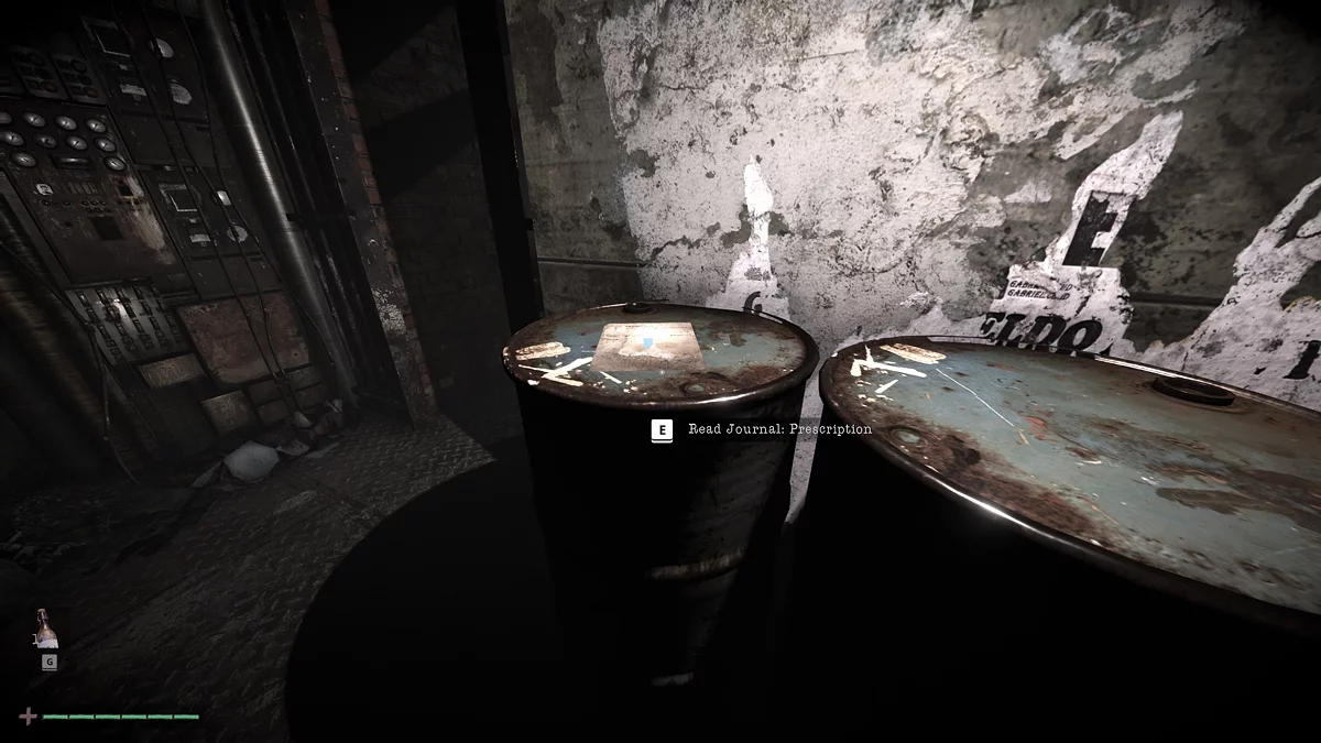 Кирпичные коридоры со страницей журнала на столе