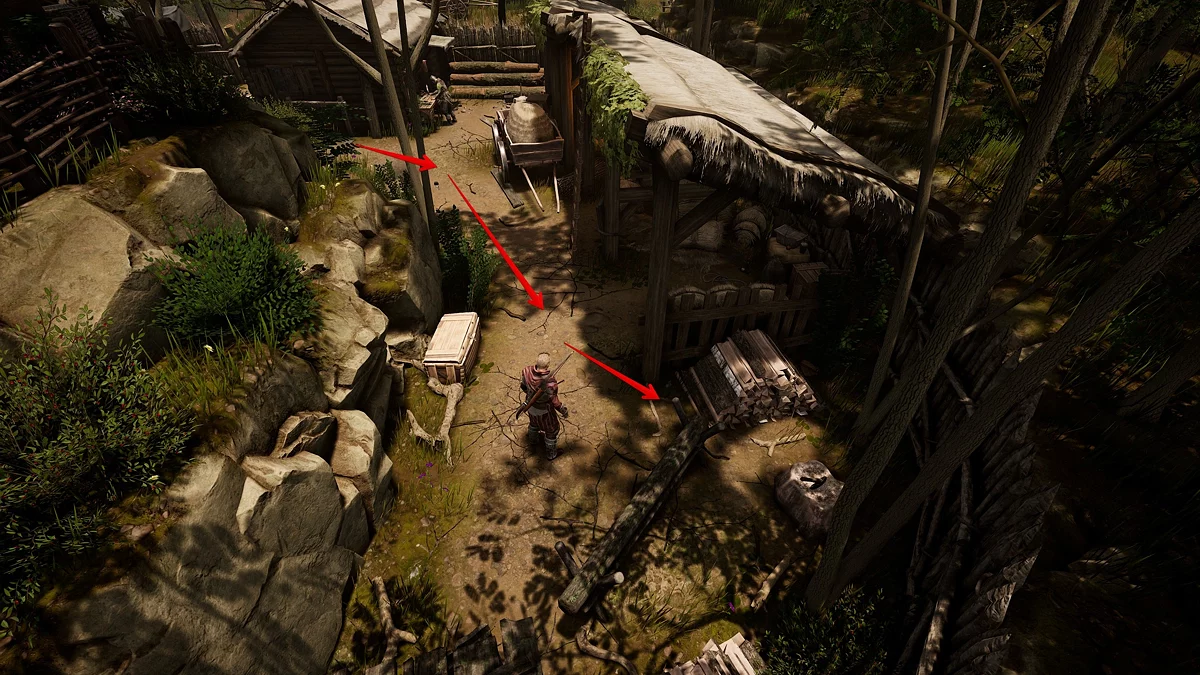 Вязанка дров у поленницы в лагере лесорубов