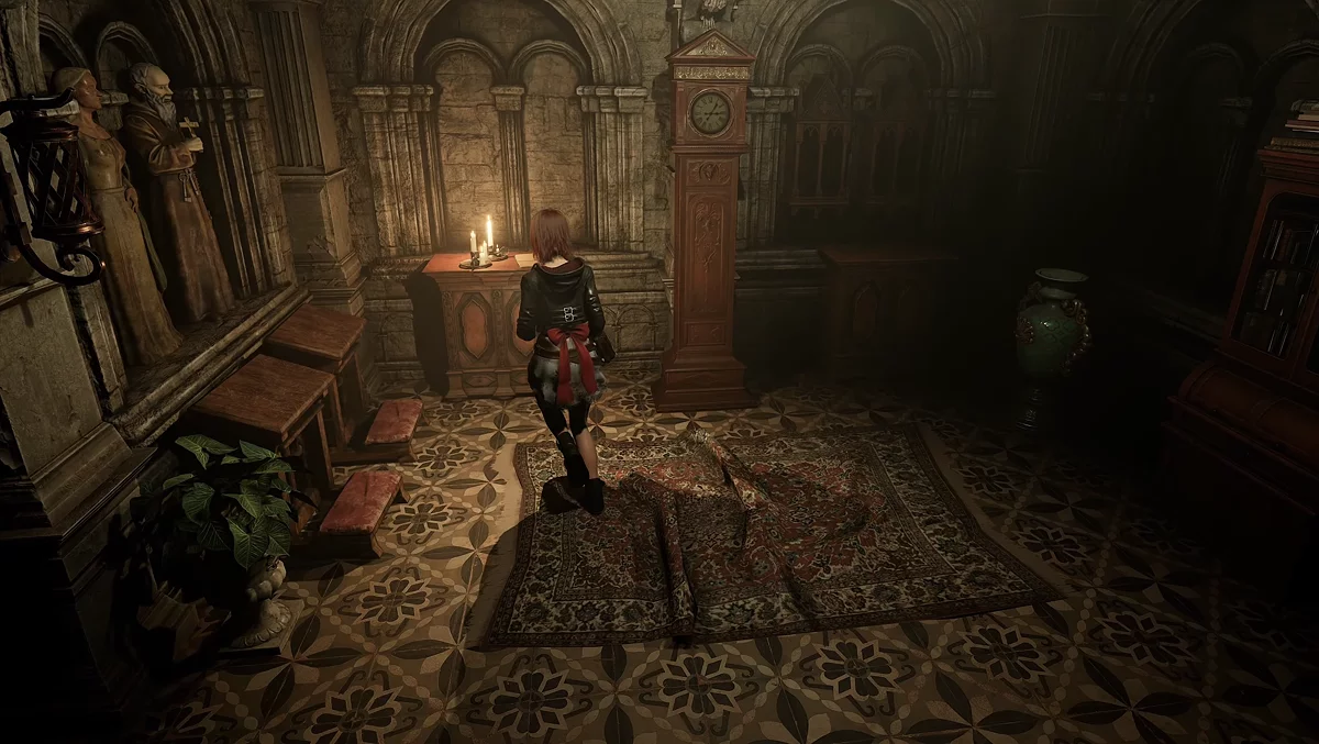 Первая часть дневника матери Люсии на тумбочке в капитуле обители