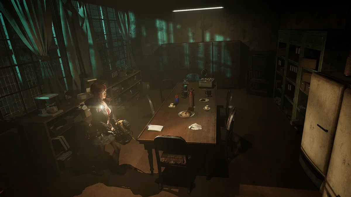 Первый лист дневника Исабеллы на столе в комнате отдыха школы