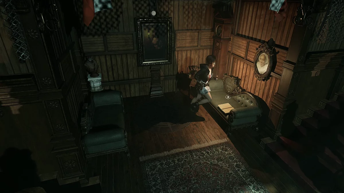 Четвёртый дневник Хуана на диване возле картины с женщиной и лампой в столовой