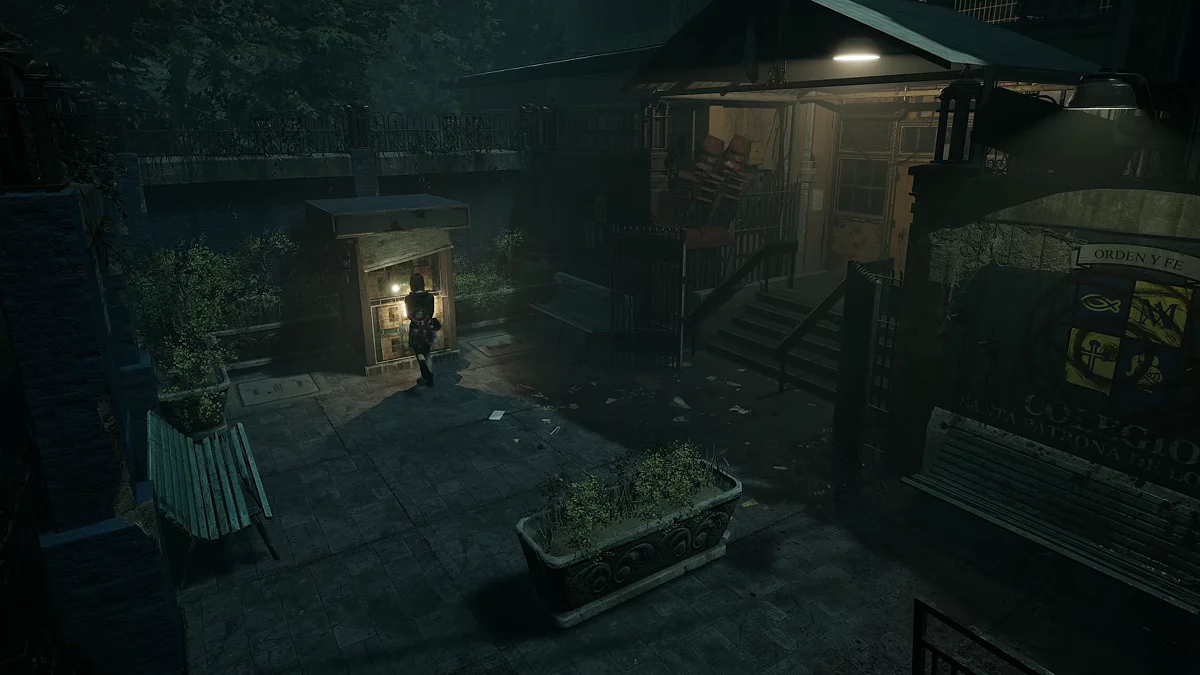 Последняя газетная вырезка в газетном киоске перед школой