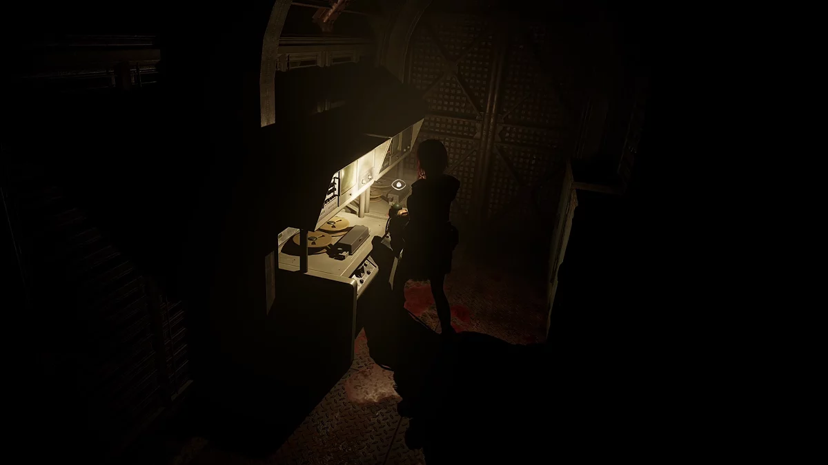 Третий блокнот Анджелики на столе с приборами в галерее генераторной