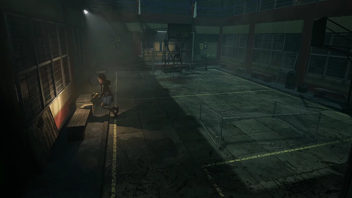 Первый журнал Иоава на дальней левой скамейке во дворе школы