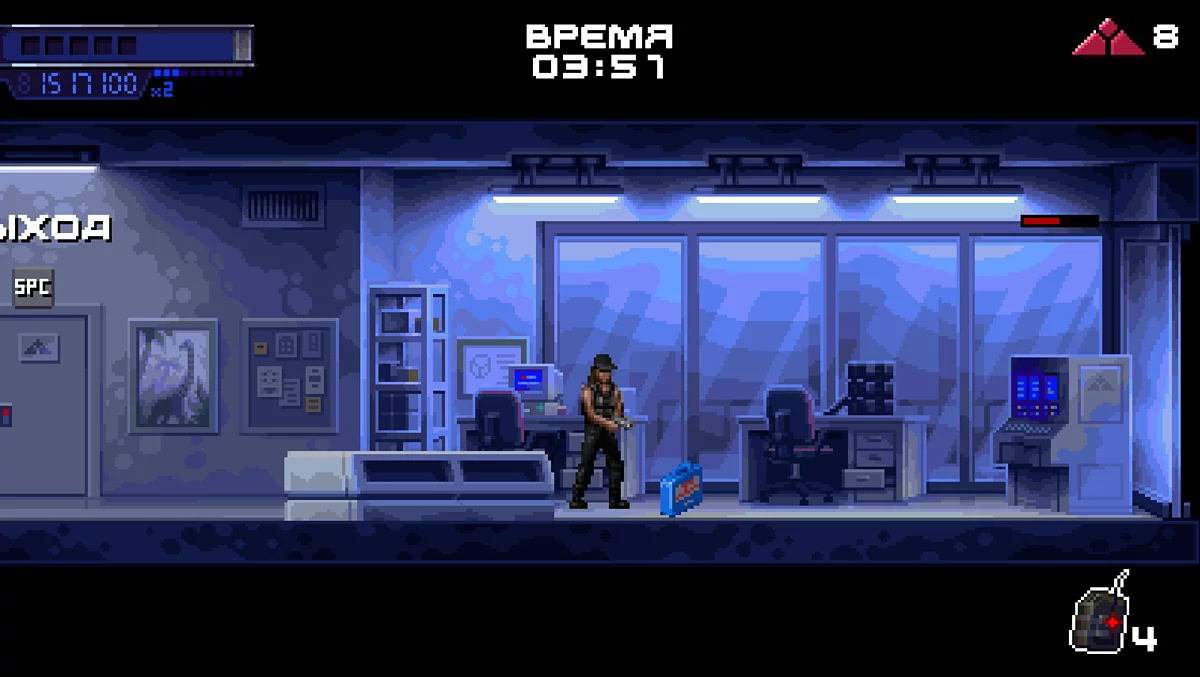 Черноволосый человек на коленях с гранатами