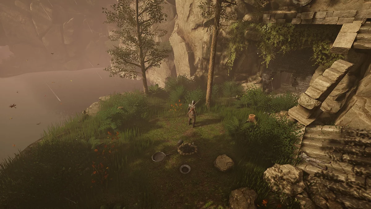 Деревянная дверь склепа с запиской на полу, открывающаяся только для мокрого персонажа