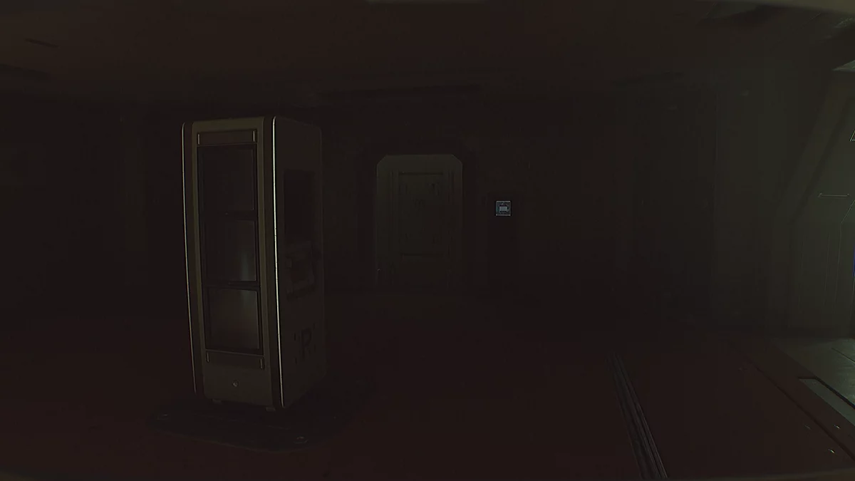 Каюта Кэй с пропуском старшего сотрудника безопасности на полке