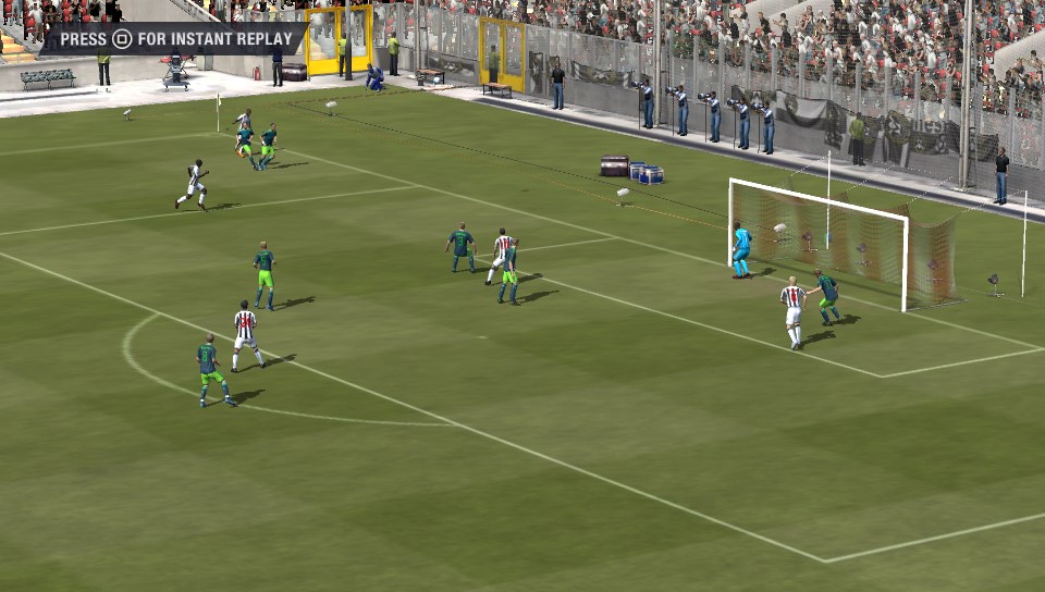 Скриншот из игры FIFA 13 - 220