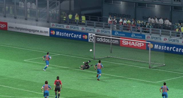 Скриншот из игры UEFA Champions League 2004-2005 - 78