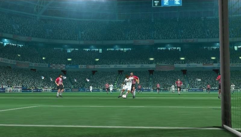 Скриншот из игры UEFA Champions League 2004-2005 - 1