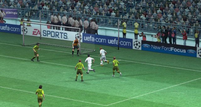 Скриншот из игры UEFA Champions League 2004-2005 - 41