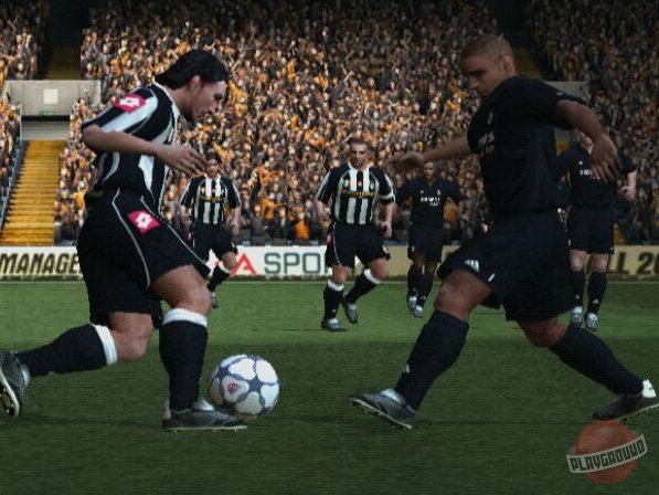Скриншот из игры FIFA 2004 - 6