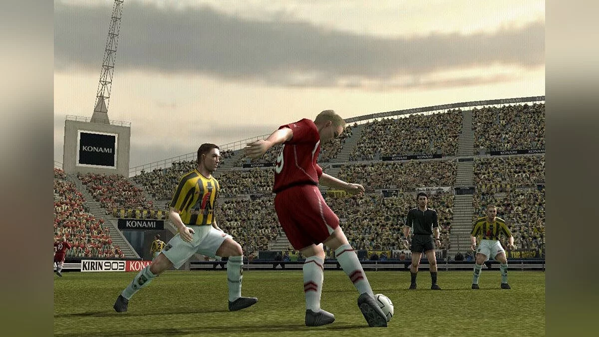 Скриншот из игры Pro Evolution Soccer 4 - 3