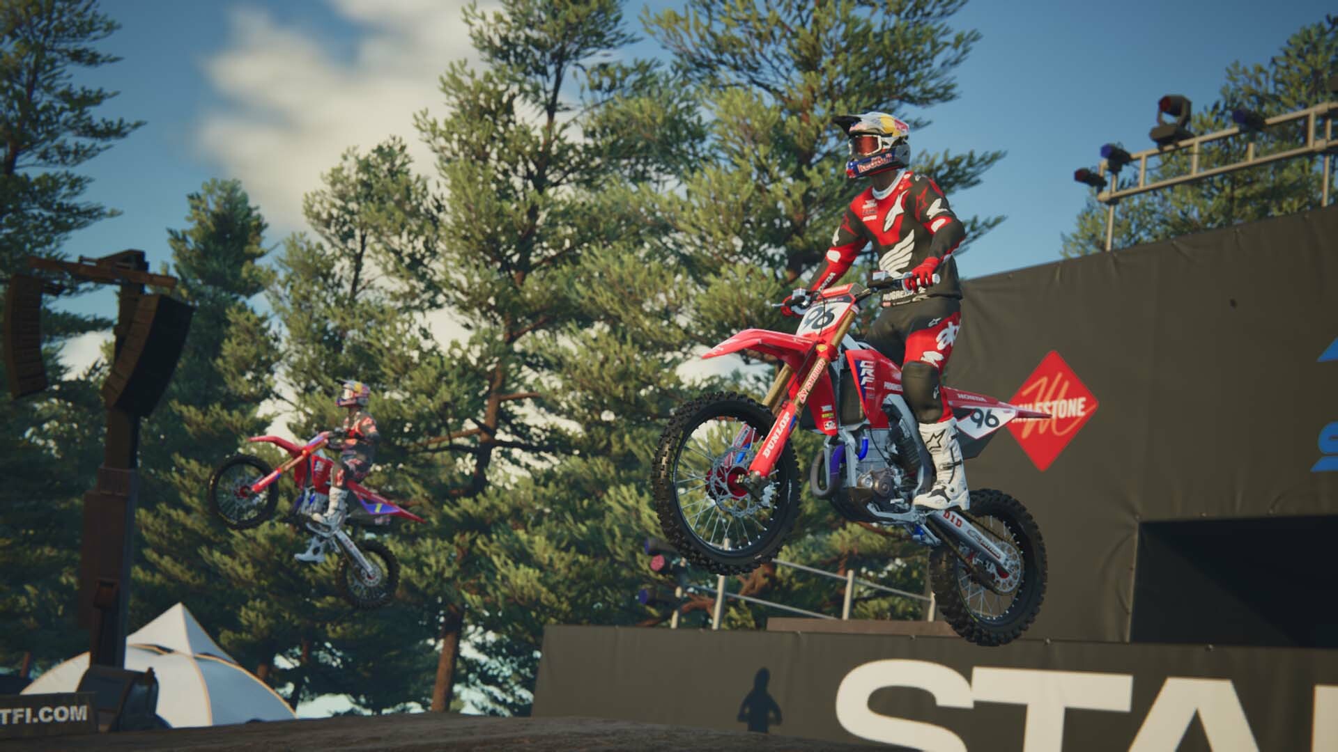Скриншот из игры Monster Energy Supercross 25 - The Official Video Game - 10