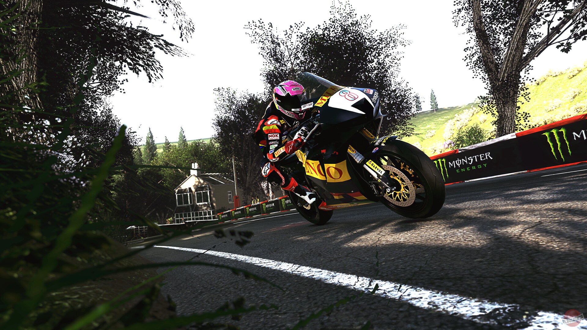 Скриншот из игры TT Isle of Man Ride on the Edge 3 - 18