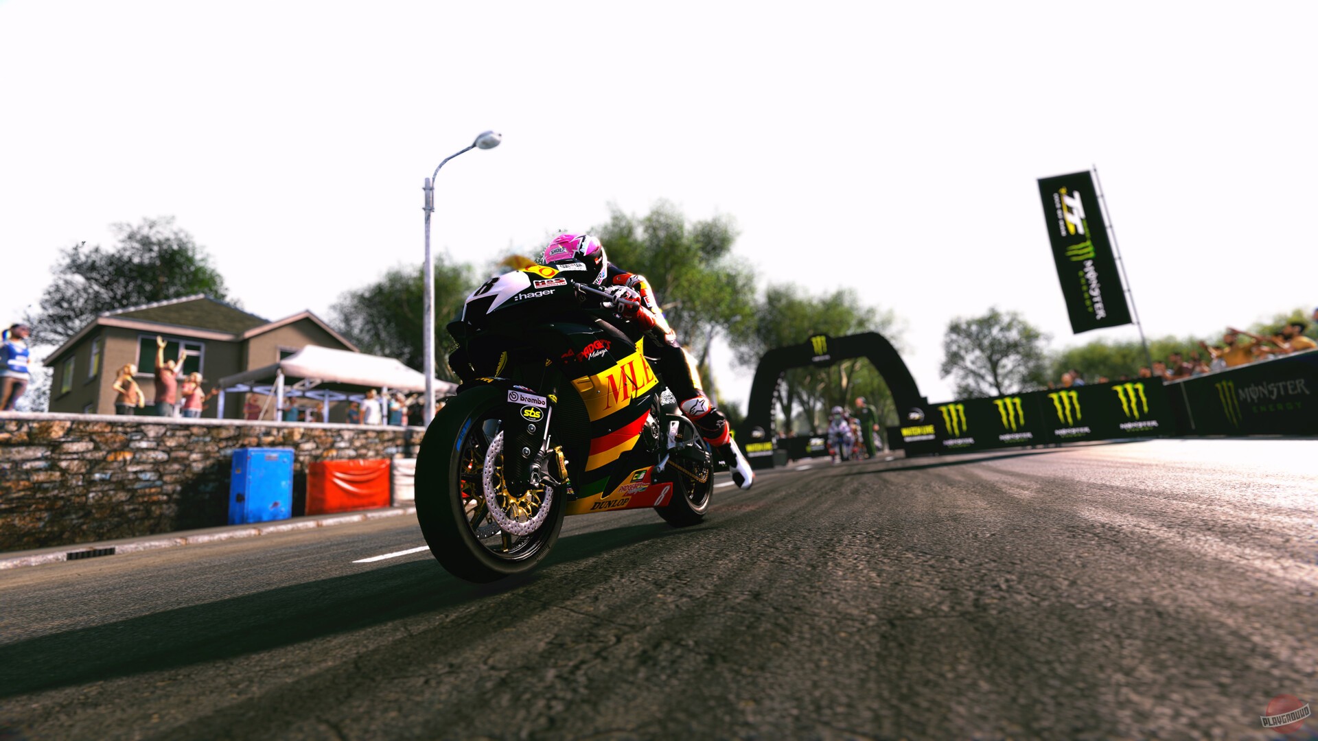 Скриншот из игры TT Isle of Man Ride on the Edge 3 - 15