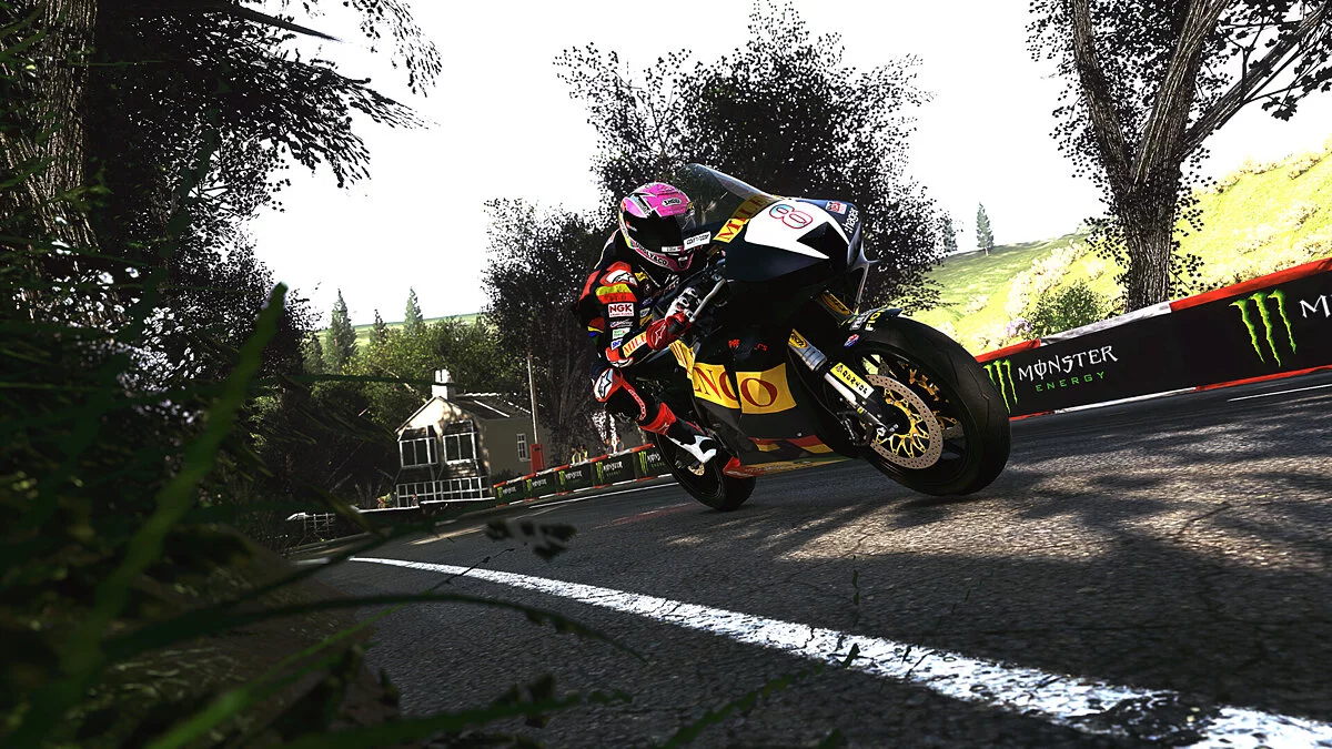 Скриншот из игры TT Isle of Man Ride on the Edge 3 - 20